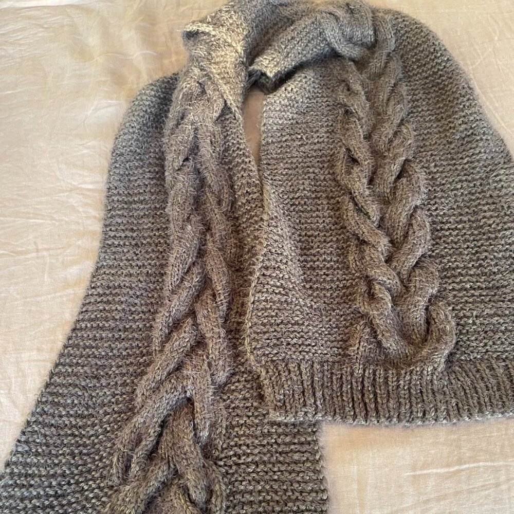 Super-soft Horseshoe Cable Chunky Scarf hand made